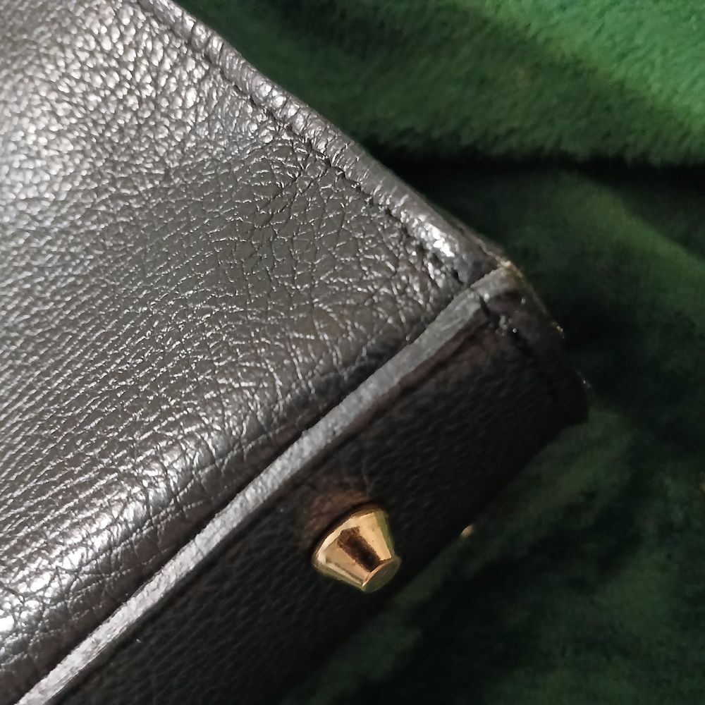 Valentina Black and Tan Leather Bag - Picture 5 of 9